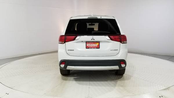 2017 *Mitsubishi* *Outlander* *ES S-AWC* Diamond Whi - cars & trucks... for sale in Jersey City, NY – photo 4