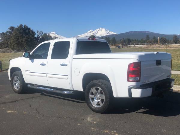 2008 GMC NEW SIERRA DENALI AWD - LOW MILES - - by for sale in Sisters, OR – photo 22