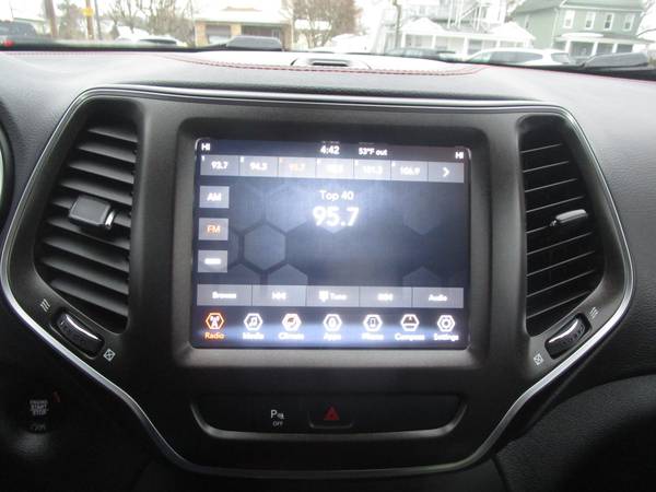 2019 JEEP CHEROKEE TRAILHAWK - CLEAN CAR FAX - BACK UP CAMERA - 4x4 for sale in Moosic, PA – photo 7