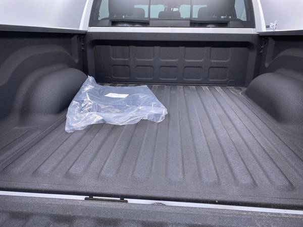 2020 Ram 1500 Classic Crew Cab SLT Pickup 4D 5 1/2 ft pickup White -... for sale in Columbus, OH – photo 23