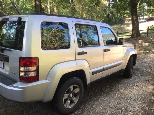 2008 Jeep Liberty 93k mi priced reduced for sale in Zanesville, OH – photo 2