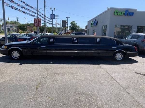 *2000* *Lincoln* *Town Car* *Executive 4dr Sedan w/ Limousine... for sale in Essex, MD – photo 3