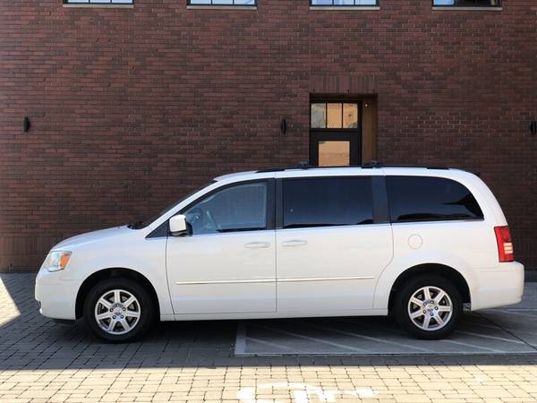2010 Chrysler Town & Country LWB Touring w/STO-N-GO for sale in Gresham, OR – photo 2