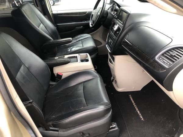 2011 Chrysler TOWN & COUNTRY for sale in Bronx, NY – photo 8