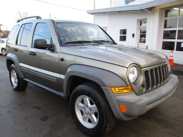 2006 Jeep liberty 4WD Awesome Ride - - by for sale in Roanoke, VA – photo 3