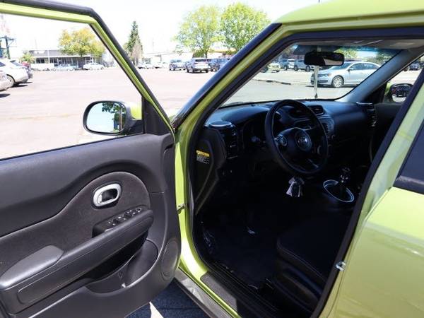 2016 Kia Soul Base Hatchback - - by dealer - vehicle for sale in Eugene, OR – photo 17