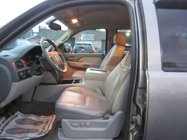 2009 GMC YUKON SLT - CLEAN CAR FAX - AS IS TRADED VEHICLE - 3RD ROW... for sale in Scranton, PA – photo 11