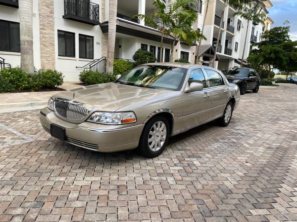 79, 000 Miles 2008 Lincoln Town Car Showroom Condition Garage Kept for sale in Naples, FL – photo 3