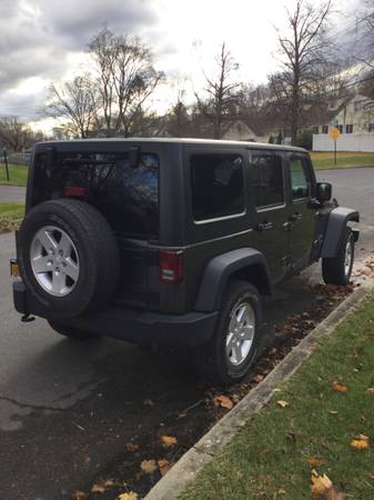 Jeep Wrangler unlimited - cars & trucks - by owner - vehicle... for sale in Kings Park, NY – photo 2