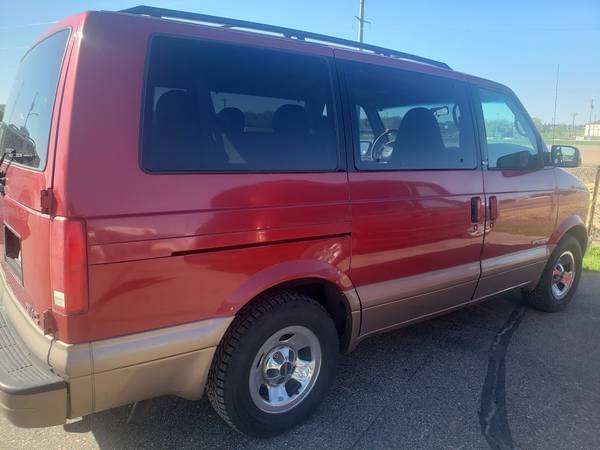 1999 GMC Safari - - by dealer - vehicle automotive sale for sale in Clearwater, MN – photo 2