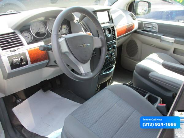 2008 Chrysler Town and Country Touring/Signature - BEST CASH PRICES for sale in Detroit, MI – photo 9