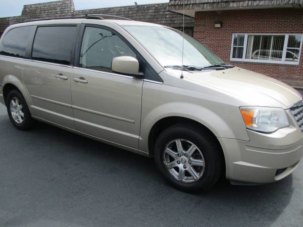 2008 Chysler Town & Country - cars & trucks - by dealer - vehicle... for sale in Chesapeake , VA – photo 3