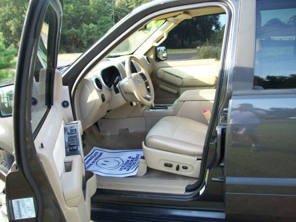 2007 Mercury Mountaineer 3rd Row, Leather, Moonroof for sale in Raymond, MS – photo 5