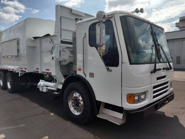 (2) 2007 Curbtender Garbage Truck 31 Yard Auto Side Load AZ Rust Free for sale in Irvington, NY