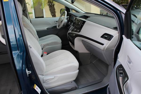 2011 Toyota Sienna LE Braun Wheelchair Van 75k Miles for sale in Fort Myers, FL – photo 8