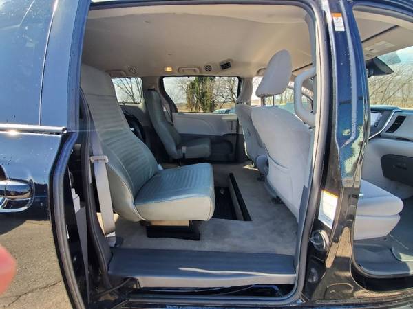 Handicap Wheelchair conversion 2018 Toyota Sienna LE Mobility - cars... for sale in Zumbrota, SC – photo 16