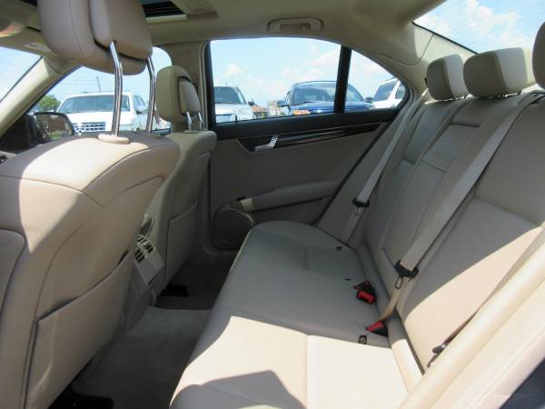 ** 2009 MERCEDES C300 4MATIC- LOADED! AWD! GUARANTEED FINANCE! for sale in Lancaster, PA – photo 11