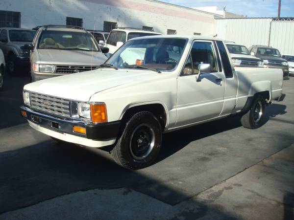 1985 TOYOTA PICKUP TRUCK 141K 5 SPEED LIKE TACOMA HILUX MUST SEE!! -... for sale in Los Angeles, CA – photo 2