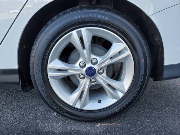 2014 Ford Focus SE sedan - NEW TIRES, CLEAN CARFAX, WARRANTY INCLUDED! for sale in Raleigh, NC – photo 19