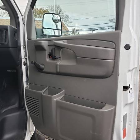 2011 CHEVROLET EXPRESS 3500 10FT. BOX COMMERCIAL CUTAWAY RWD 3500... for sale in Abington, NH – photo 13