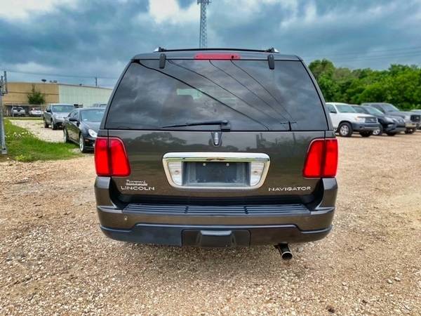 2006 Lincoln Navigator Luxury 3rd Row Seat Clean Carfax and Free for sale in Angleton, TX – photo 12