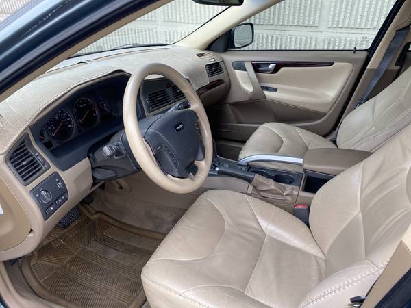 2002 Volvo V70 XC. LOW MILES!! EXTREMELY CLEAN!! - cars & trucks -... for sale in Arleta, CA – photo 11
