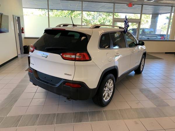 Don't Miss Out on Our 2014 Jeep Cherokee with 104,210 Miles-fairfield for sale in Bridgeport, NY – photo 3
