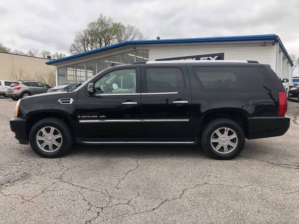 2007 Cadillac Escalade ESV - - by dealer - vehicle for sale in URBANDALE, IA – photo 2