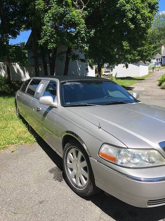 2004 Lincoln Federal 6 Door 24 hour Limousine - cars & trucks - by... for sale in Ogdensburg, NJ – photo 4