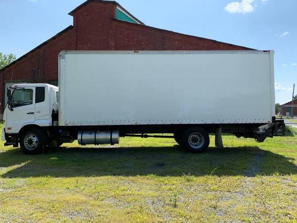 2012 UD 2600 103k Tuned & Deleted 26 ft Box Truck Lift Gate for sale in Lebanon, VA – photo 2