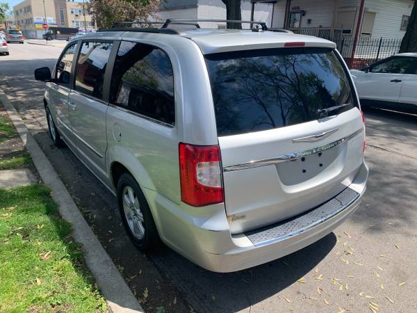 2011 Chrysler town country for sale in Chicago, IL – photo 8