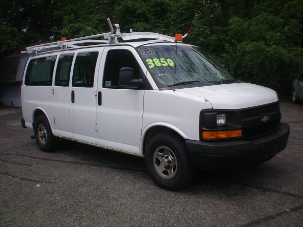 2004 CHEVY EXPRESS 1500 AUTO A/C 6 CYL. SHELVES RUNS GREAT for sale in Pataskala, OH – photo 2