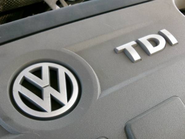2014 Volkswagen Passat SE TDI-30k Miles! Heated Leather! Sunroof! -... for sale in Silvis, IA – photo 23