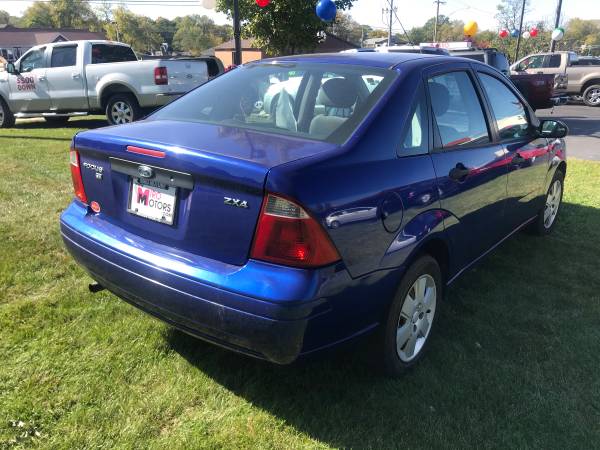2006 FORD FOCUS ZX4 SE - cars & trucks - by owner - vehicle... for sale in Woodstock, IL – photo 4