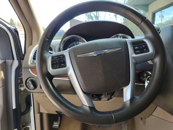 2013 CHRYSLER TOWN AND COUNTRY MUST SEE - - by dealer for sale in Pittsburgh, PA – photo 20