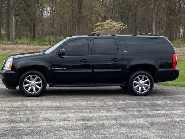 2007 GMC Yukon CL SLT 4X4 3rd Row Leather NICE! 11, 500 - cars & for sale in Chesterfield Indiana, IN