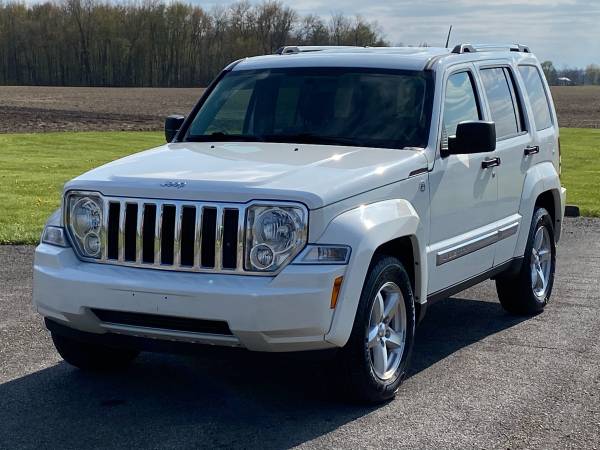 2009 Jeep Liberty Limited 4X4 with only 129, 000 miles 8250 - cars & for sale in Chesterfield Indiana, IN – photo 3