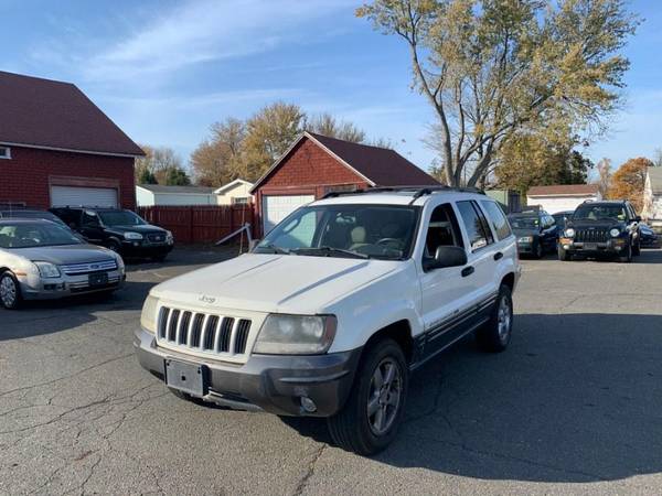 2004 Jeep Grand Cherokee 4dr Laredo 4WD - cars & trucks - by dealer... for sale in East Windsor, MA – photo 3