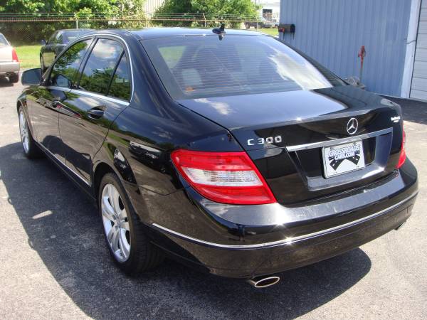 2008 Mercedes C300 w/ Luxury Package only 119k mile Pristine Condition for sale in Jeffersonville, KY – photo 9