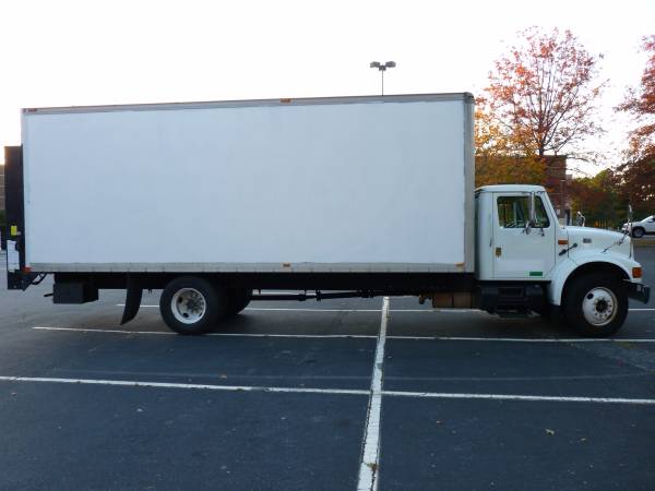 2002 International 4700 AUTO 24' Box Truck 7.3L PowerStroke Liftgate... for sale in Duluth, GA – photo 3