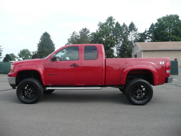 2011 GMC SIERRA 1500: 7 LIFT -NEW WHEELS -NEW 35 TIRES for sale in East Windsor, IL – photo 2