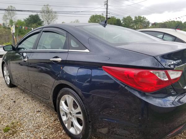 2011 Hyundai sonata - - by dealer - vehicle automotive for sale in Parkersburg , WV – photo 2