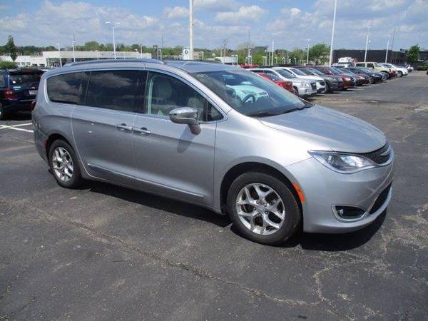 2017 Chrysler Pacifica Limited - mini-van - - by for sale in Cincinnati, OH – photo 7