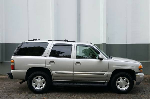 Birch Silver 2004 GMC Yukon SLT // 3rd Row // 4x4 // Tow Package -... for sale in Raleigh, NC – photo 5