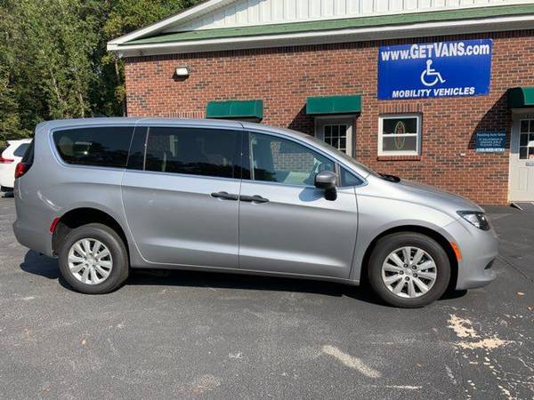 2018 Chrysler Pacifica Handicap Accessible Wheelchair Van for sale in Dallas, MI – photo 7