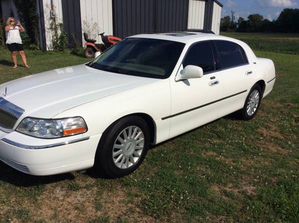 2005 Lincoln Town Car - cars & trucks - by owner - vehicle... for sale in Bagdad, KY