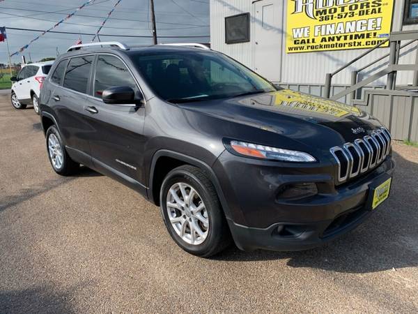 2015 Jeep Cherokee Latitude 4dr SUV - cars & trucks - by dealer -... for sale in Victoria, TX – photo 2
