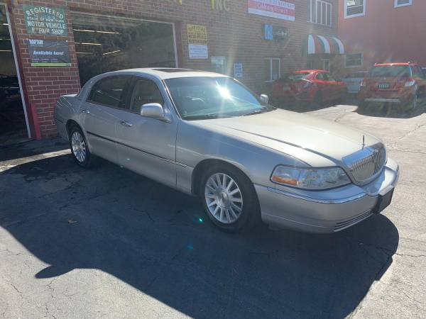 2003 Lincoln Town Car Signature - cars & trucks - by owner - vehicle... for sale in Troy, NY – photo 8