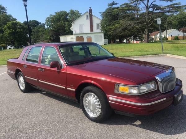 1996 LINCOLN TOWN CAR SIGNATURE LOW MILES for sale in Chesapeake , VA – photo 3