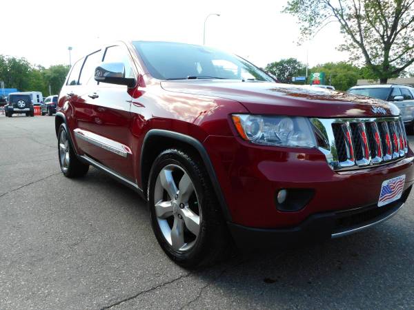 ★★★ 2011 Jeep Grand Cherokee Overland 4x4 / Loaded! ★★★ - cars &... for sale in Grand Forks, ND – photo 4